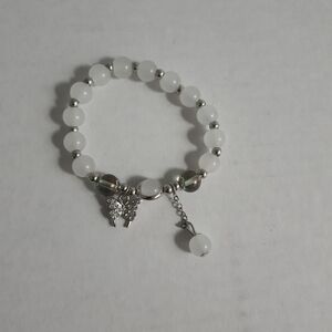 Chic White and Silver Beaded Bracelet